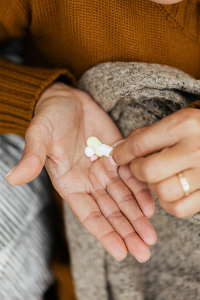 Medicaments dans le creux d'une main